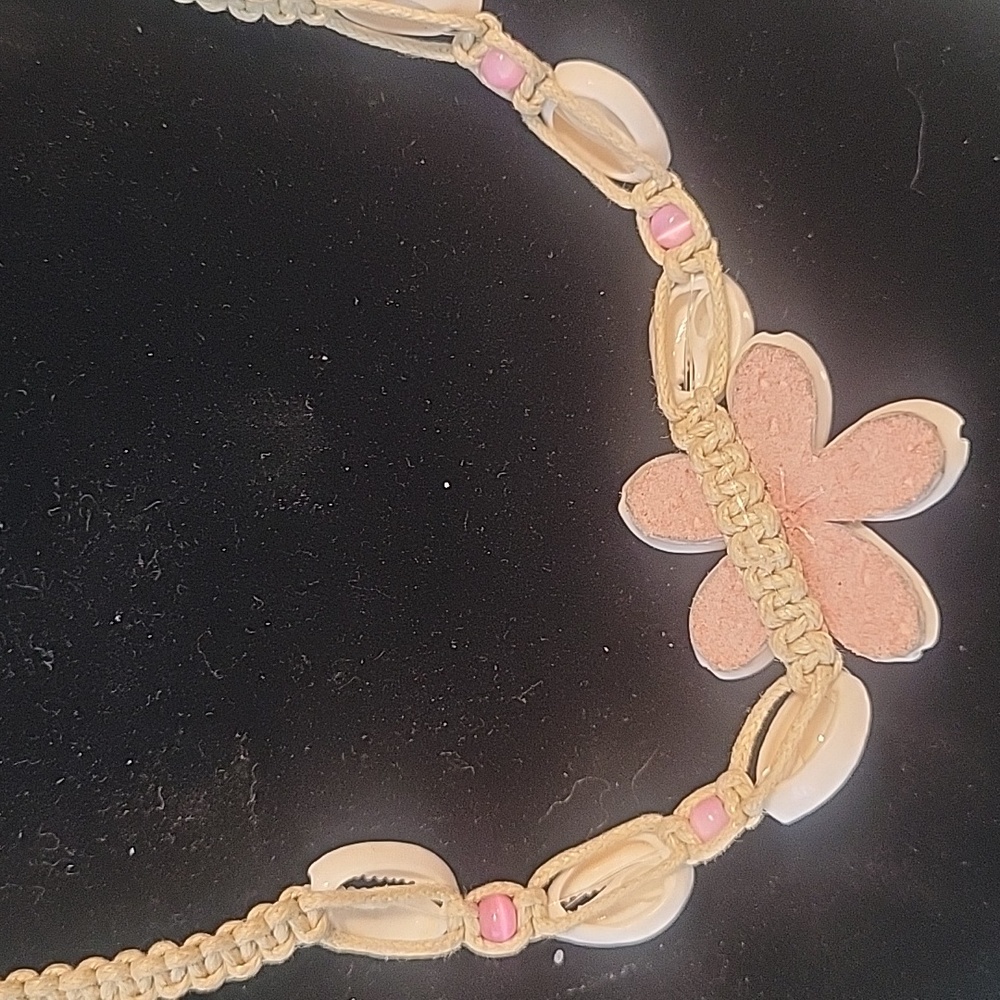 Cowrie Shell Macrame Necklace with pink beads - Picture 5 of 7